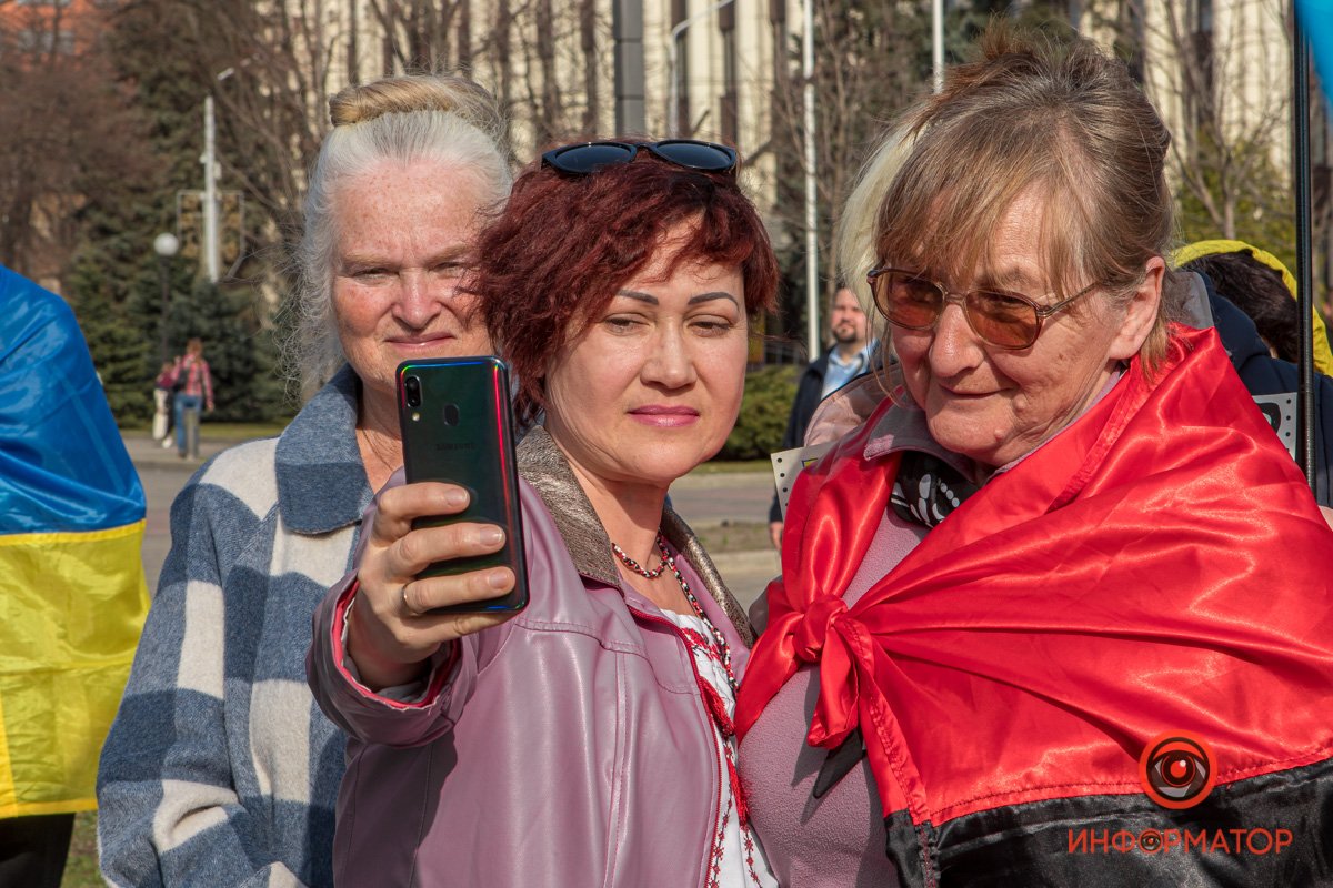 В Днепре сотни людей вышли на вече против капитуляции 5