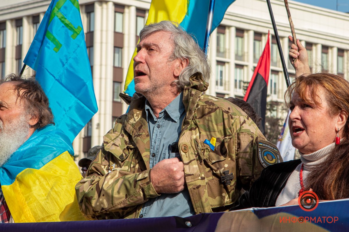 В Днепре сотни людей вышли на вече против капитуляции 7