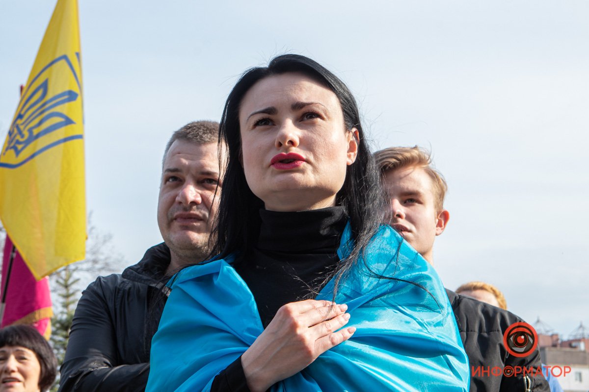 В Днепре сотни людей вышли на вече против капитуляции 8
