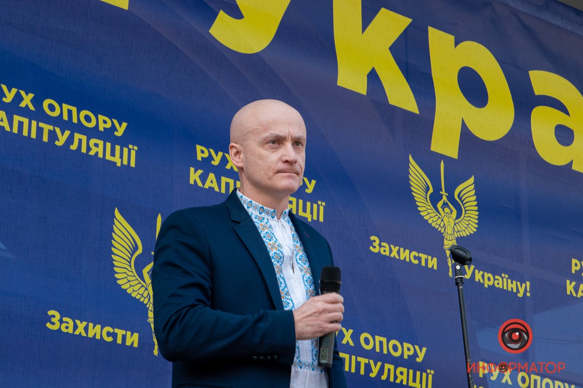 В Днепре сотни людей вышли на вече против капитуляции 10