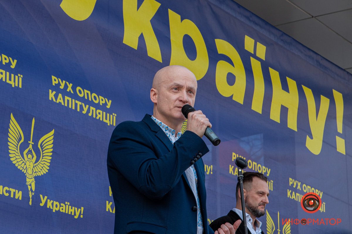 В Днепре сотни людей вышли на вече против капитуляции 16
