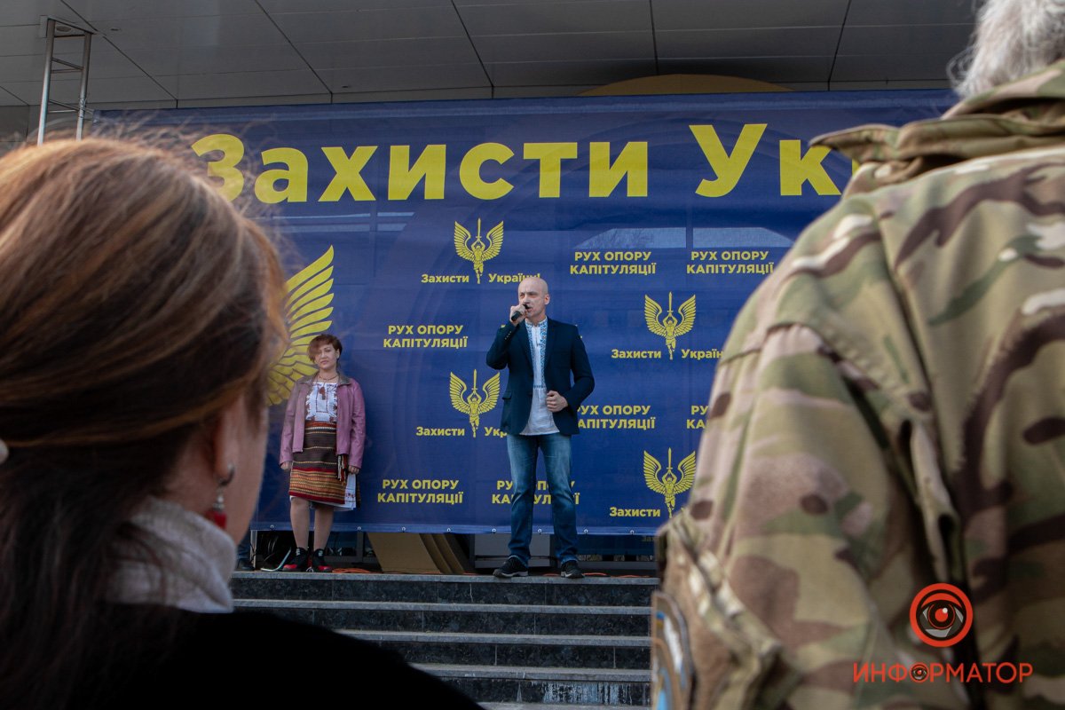 В Днепре сотни людей вышли на вече против капитуляции 17
