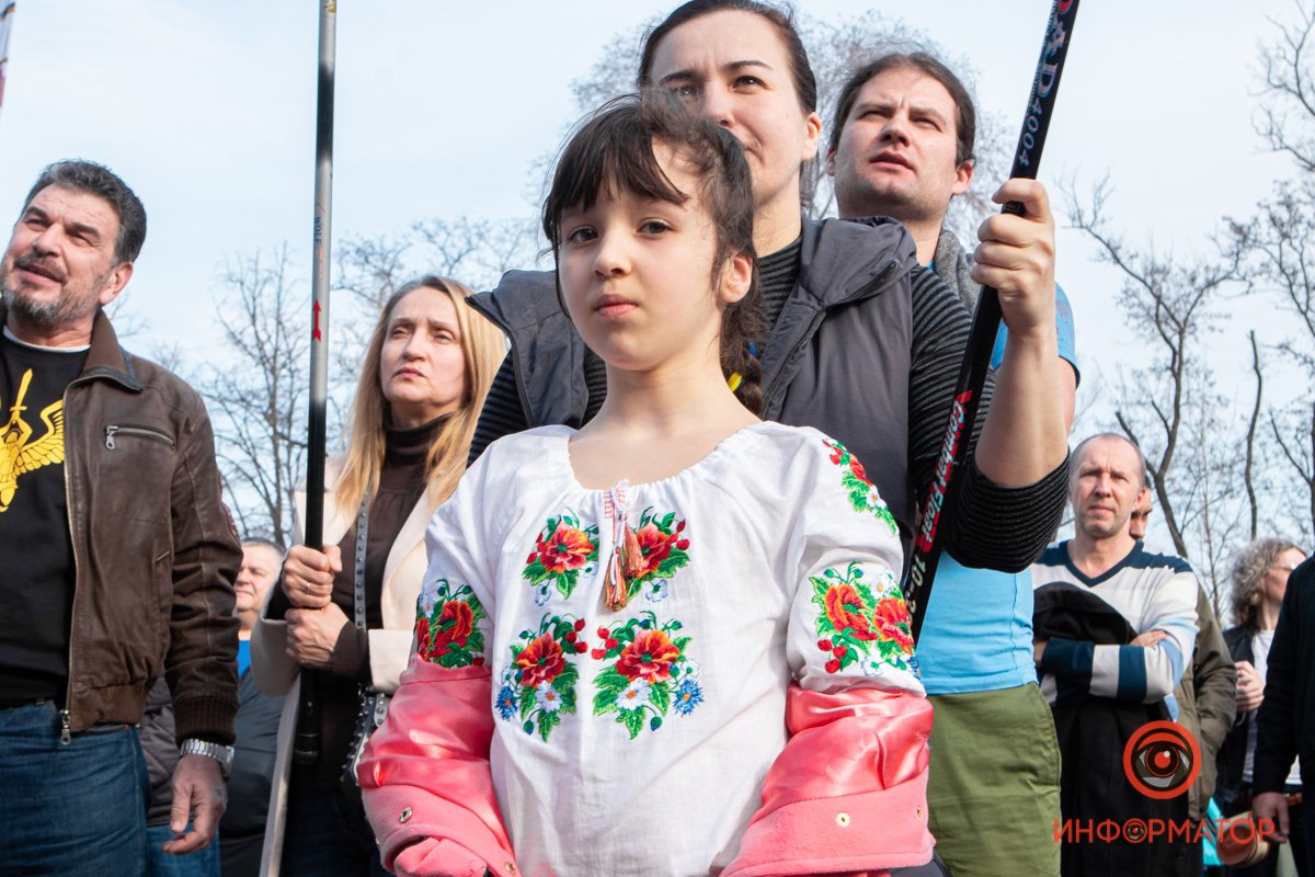 В Днепре сотни людей вышли на вече против капитуляции 18