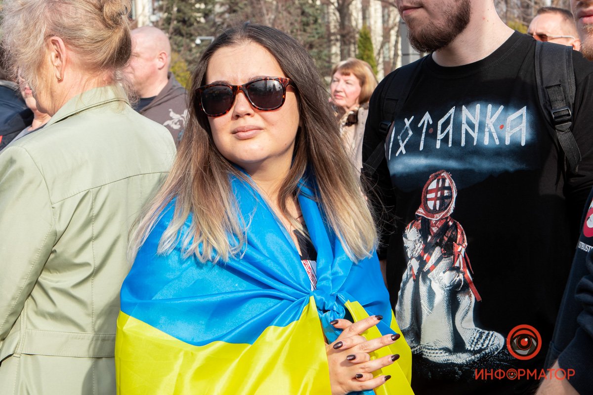 В Днепре сотни людей вышли на вече против капитуляции 20