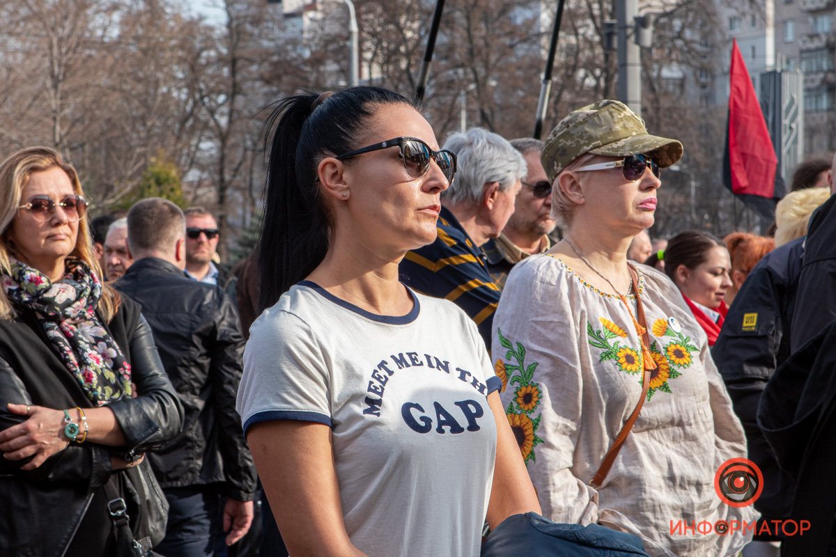 В Днепре сотни людей вышли на вече против капитуляции 26