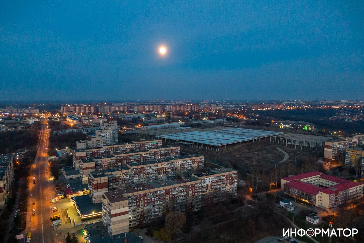 Луна и не думает прятаться Луна и не думает прятаться