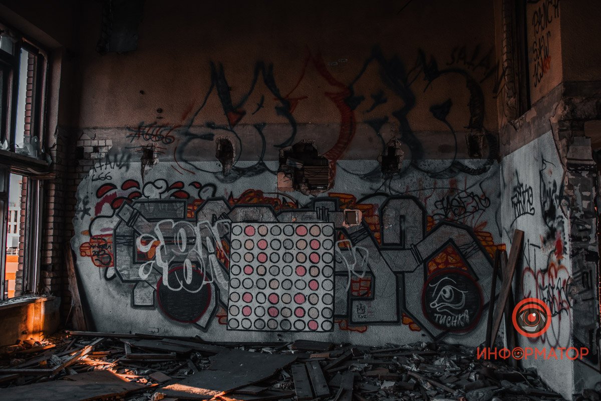 Нужно. Больше. Граффити