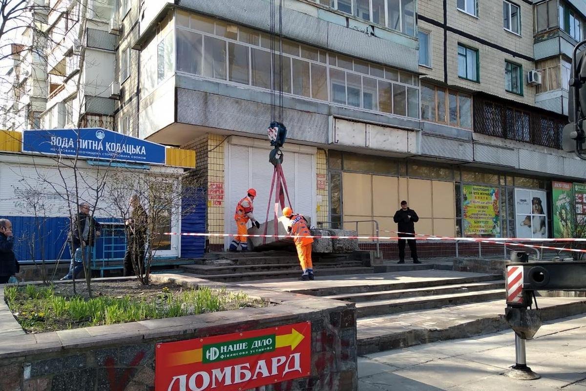 Замаскированная под кафетерий наливайка работает в доме № 40