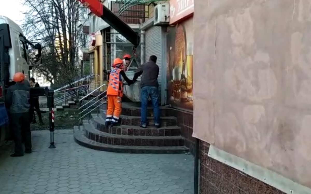 Та же участь постигла и "Мир пива" в доме № 46