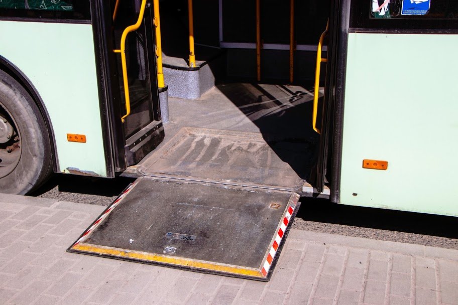 Низкопольные автобусы более комфортные для людей с инвалидностью