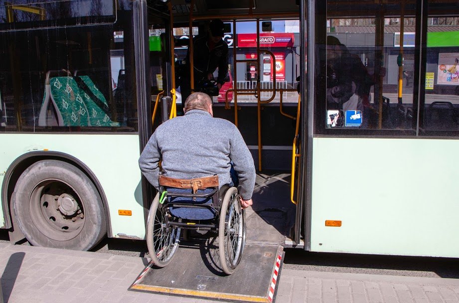 В Днепре продолжается реорганизация транспортной сети: на какие маршруты выйдут большие автобусы 4