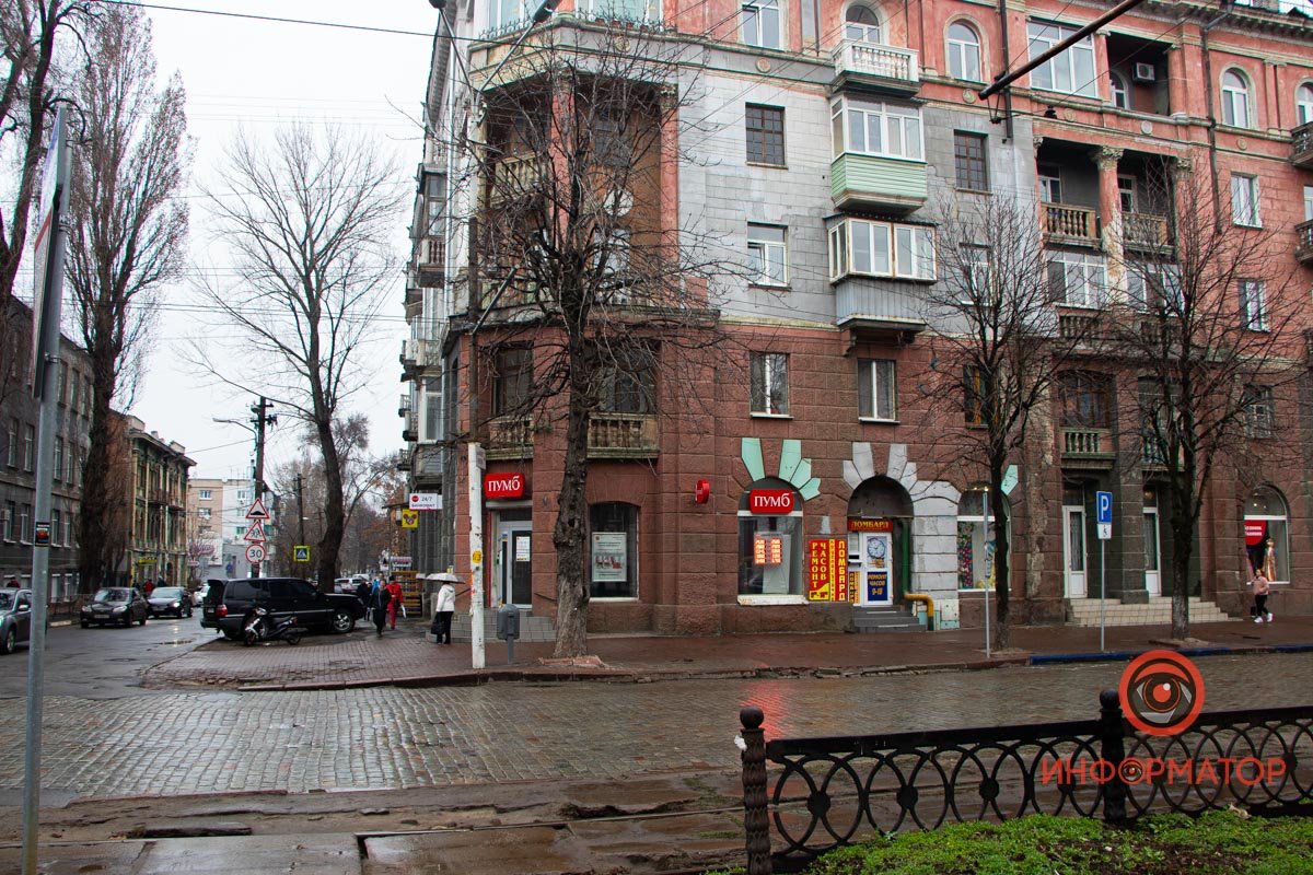 Обменник при банке на проспекте Дмитрия Яворницкого, 100