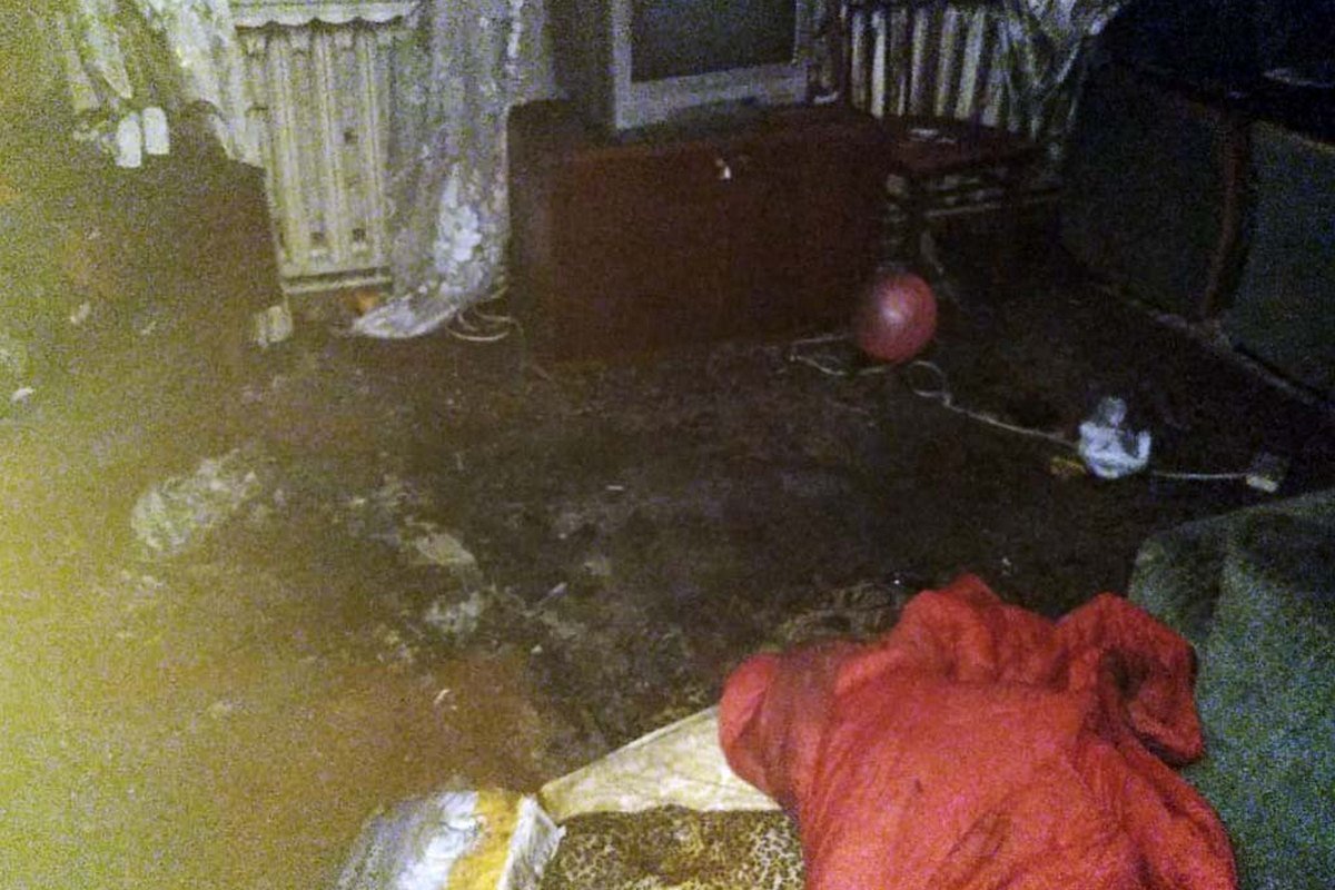 Со слов женщины, замкнуло электрическую проводку удлинителя Со слов женщины, замкнуло электрическую проводку удлинителя