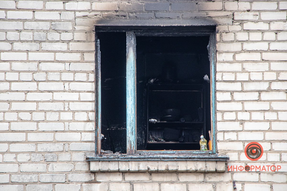 По словам жильцов, загорелся холодильник По словам жильцов, загорелся холодильник