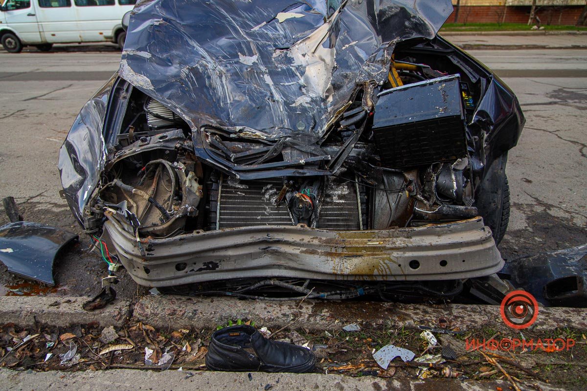 Автомобиль существенно поврежден Автомобиль существенно поврежден