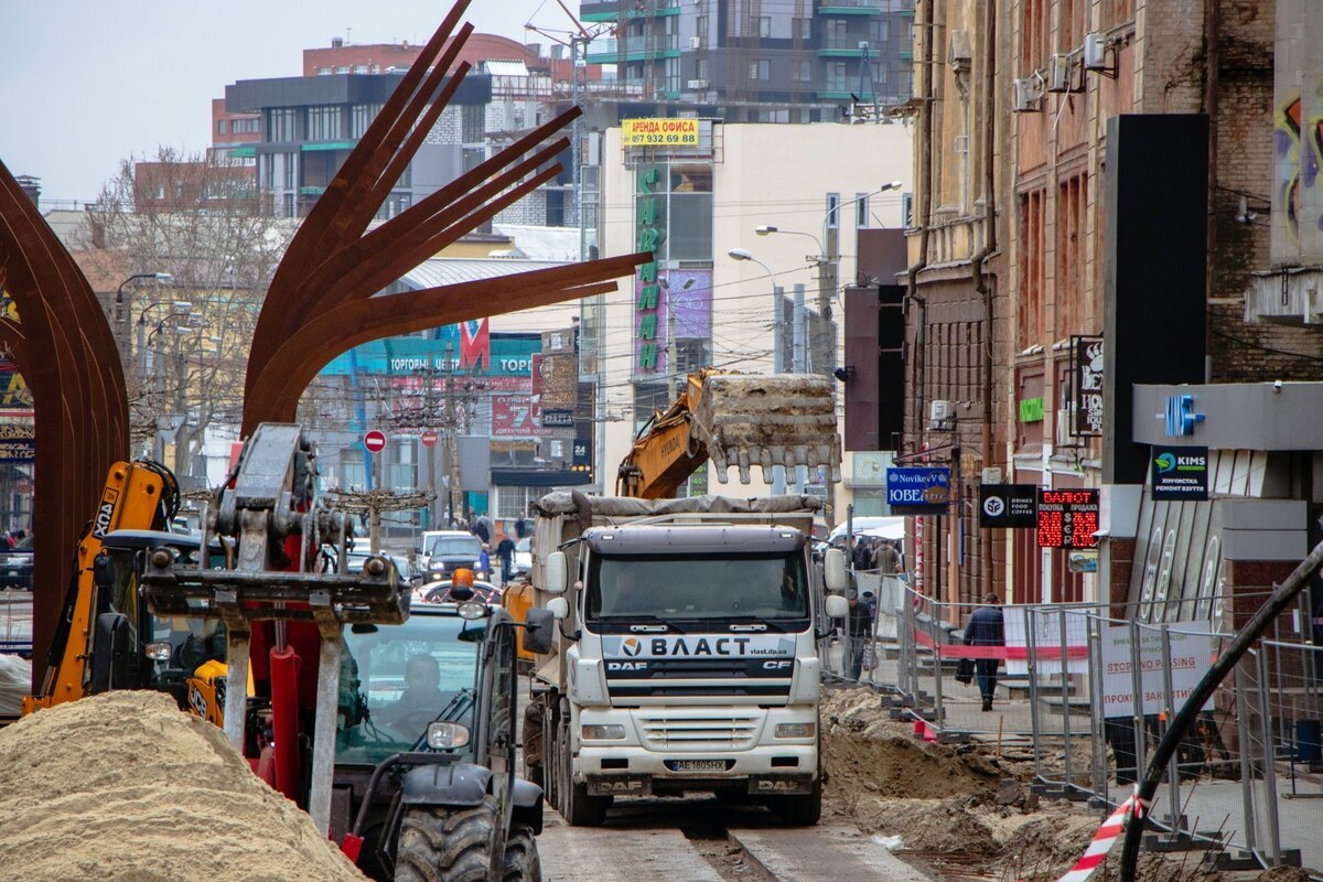 В Днепре заканчивается ремонт центральной улицы 1