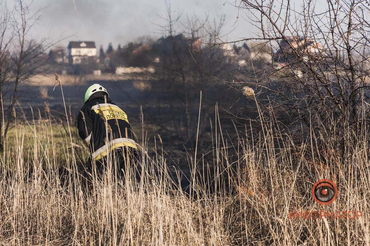 Спасатели немедленно направились на борьбу с огнем Спасатели немедленно направились на борьбу с огнем