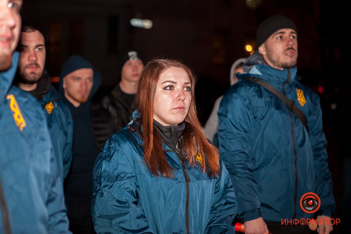 На митинг вышло несколько десятков человек На митинг вышло несколько десятков человек