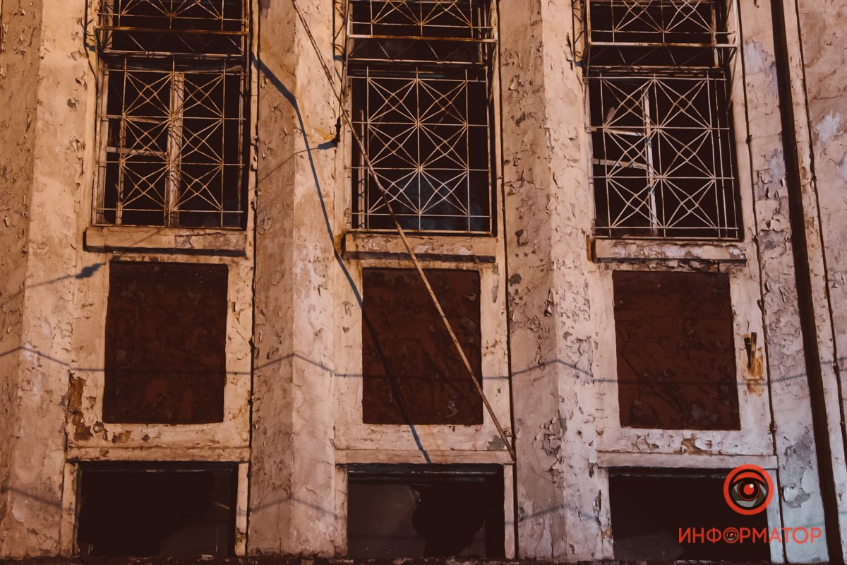 Обветшалые стены