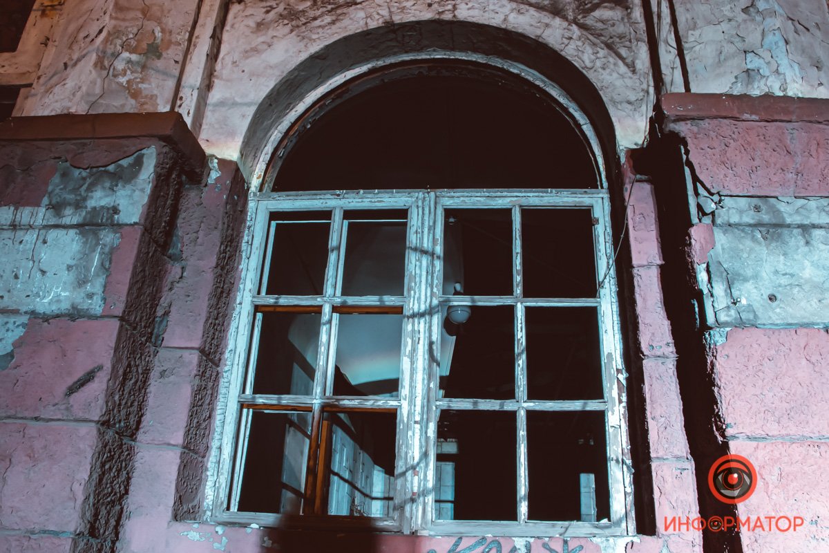 Пустые оконные рамы