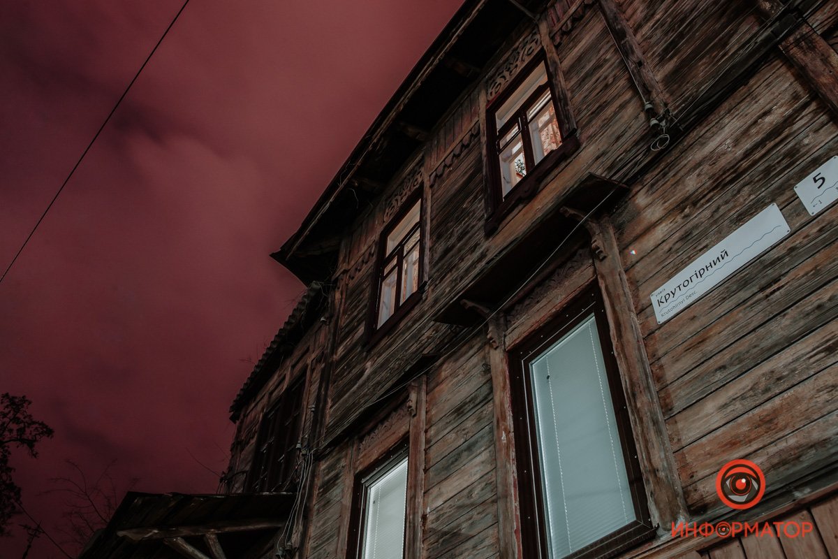 Хранит множество историй Хранит множество историй