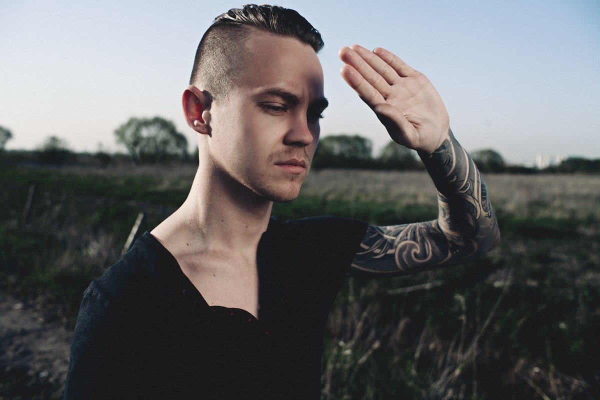 Певец готовится удивлять