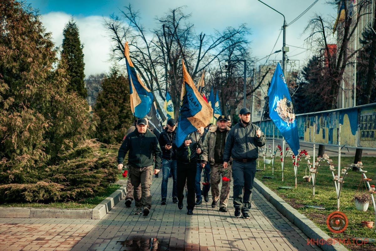Колонна участников прошла по площади напротив областной гос.администрации