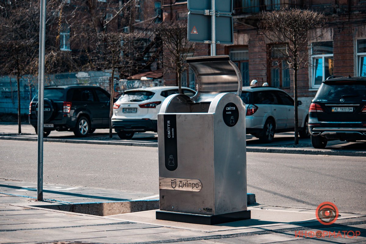 Этот мусорный контейнер - пока первый и единственный в городе Этот мусорный контейнер - пока первый и единственный в городе
