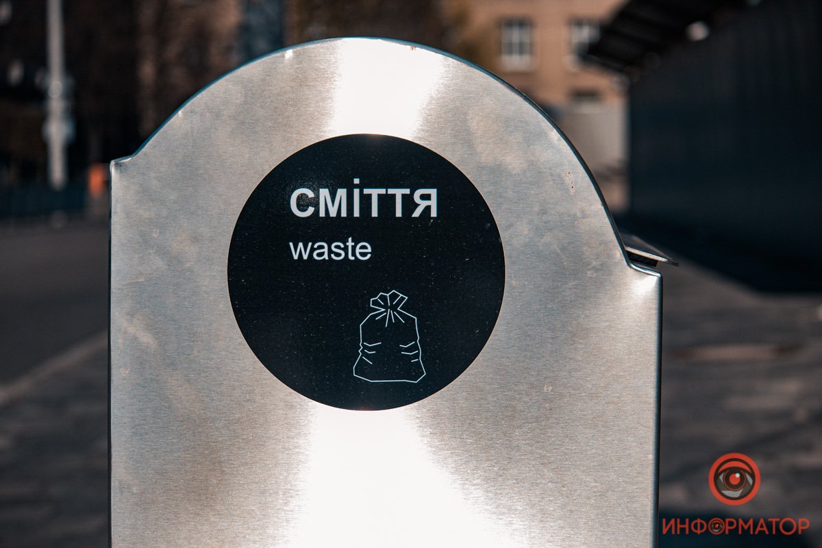 Контейнер вмещает в себя в 3-5 раз больше отходов, которые прессуются под собственным весом Контейнер вмещает в себя в 3-5 раз больше отходов, которые прессуются под собственным весом