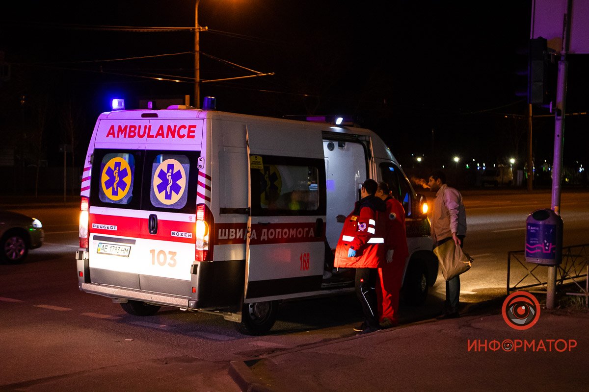 Медики оказали пострадавшим первую помощь Медики оказали пострадавшим первую помощь