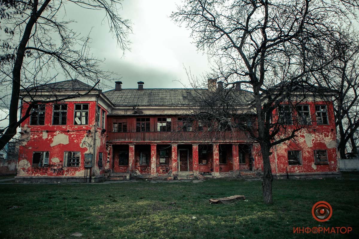 Парадный вход Парадный вход