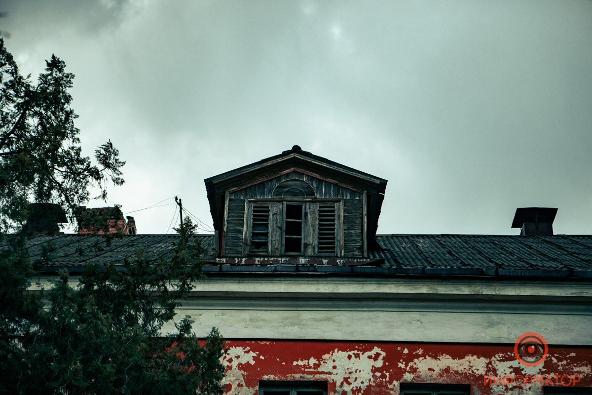 Крыша мрачного вида Крыша мрачного вида