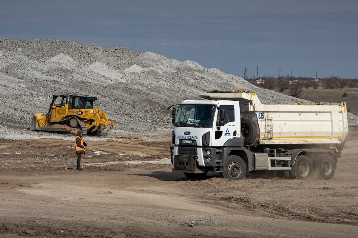 Стартовал новый сезон строительства трассы от Днепра до Киева 4