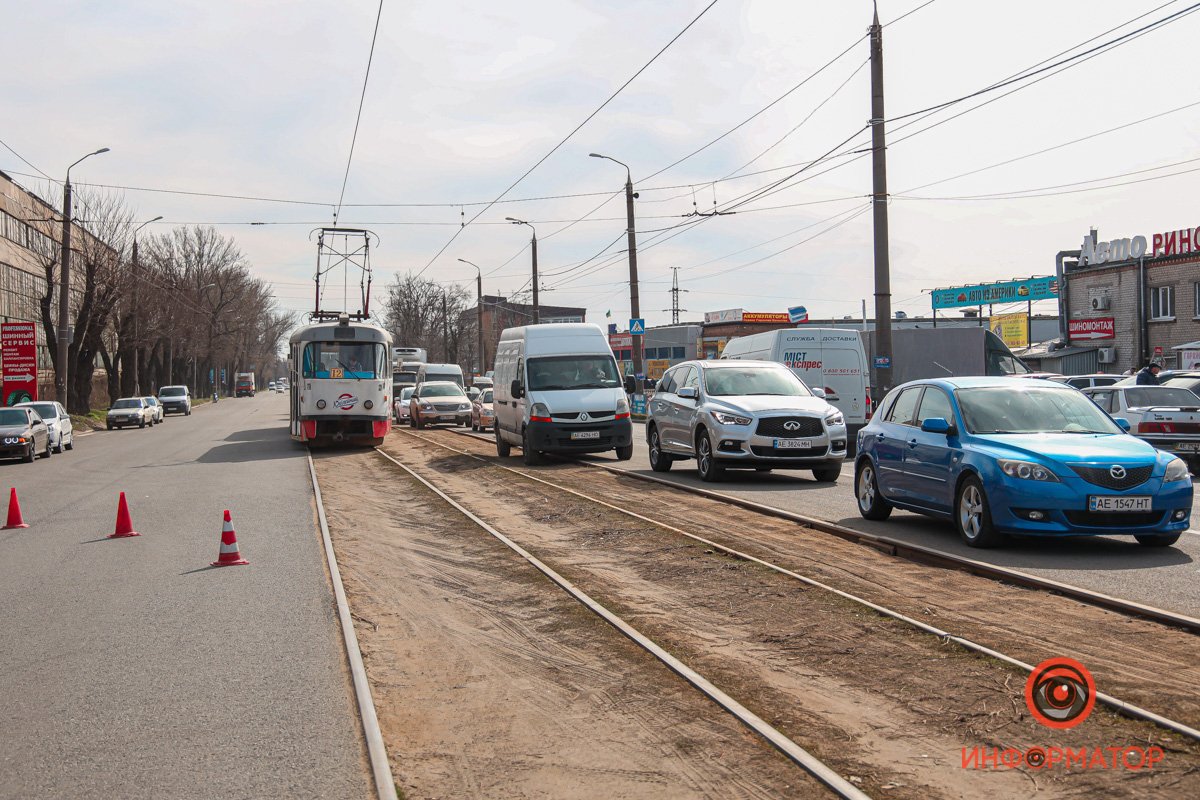 Электротранспорт стоит