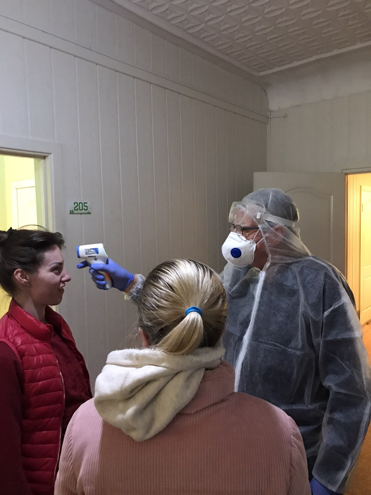 Первые подозрения на коронавирус в Днепре: группу артистов изолировали в больнице 1