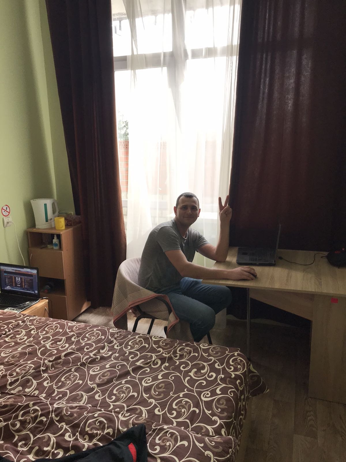 Первые подозрения на коронавирус в Днепре: группу артистов изолировали в больнице 2