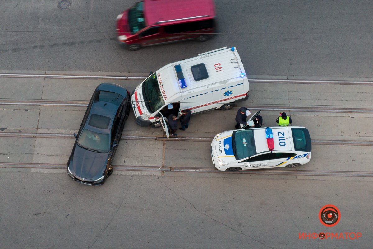 На месте работает патруль полиции На месте работает патруль полиции