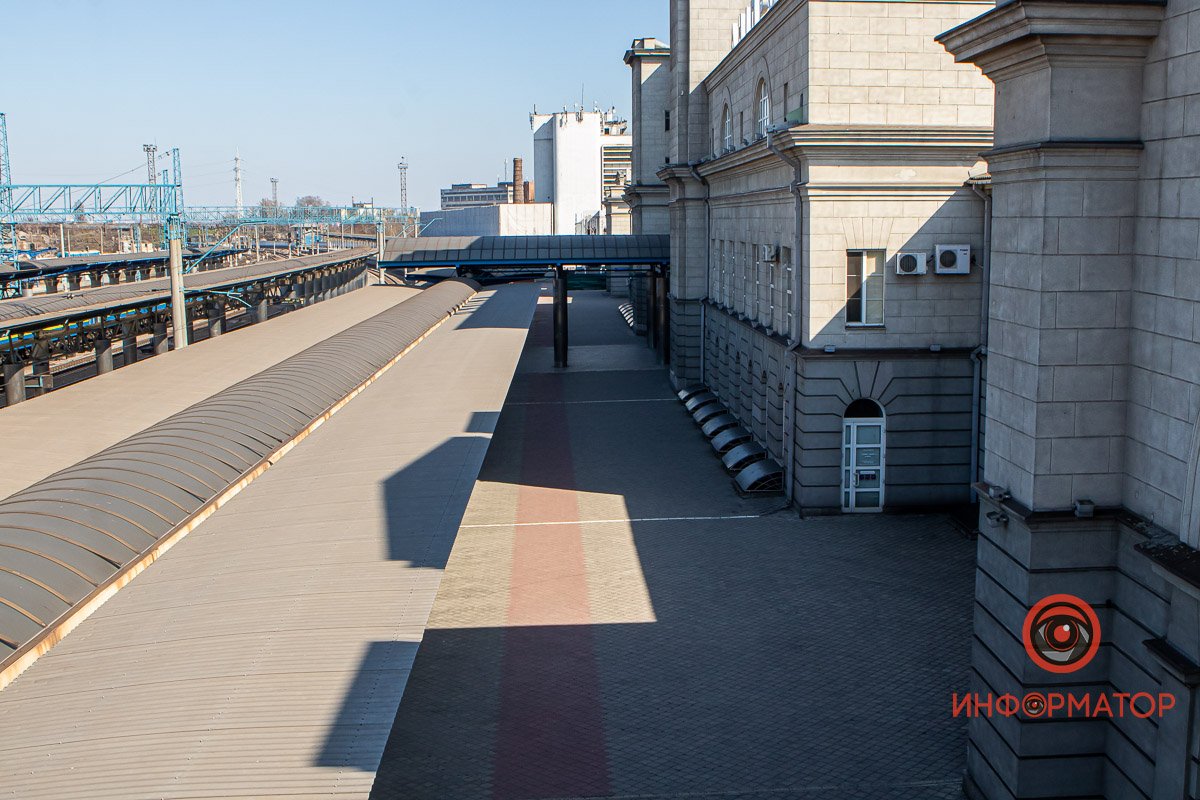 Безлюдный перрон Безлюдный перрон