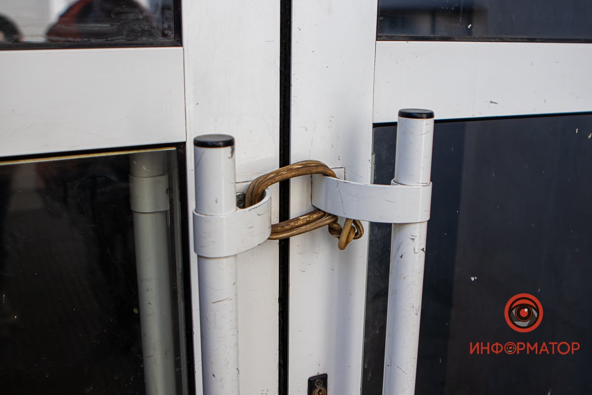 В здание вокзала попасть нельзя В здание вокзала попасть нельзя