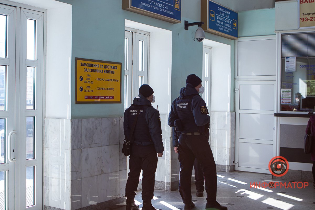 У касс дежурит нацгвардия У касс дежурит нацгвардия