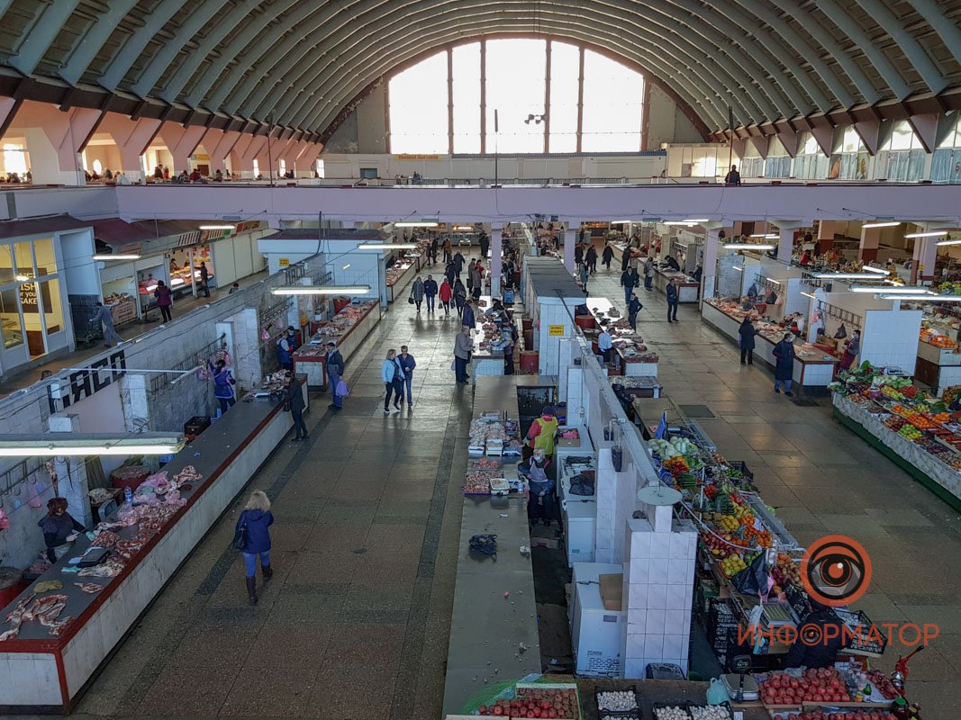 Практически все продавцы работают без масок и перчаток Практически все продавцы работают без масок и перчаток