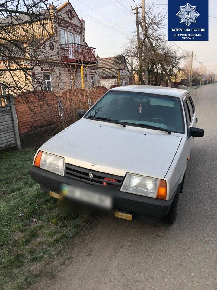 Двое мужчин угнали ВАЗ в Кривом Роге и устроили погоню с патрульными в Днепре 1