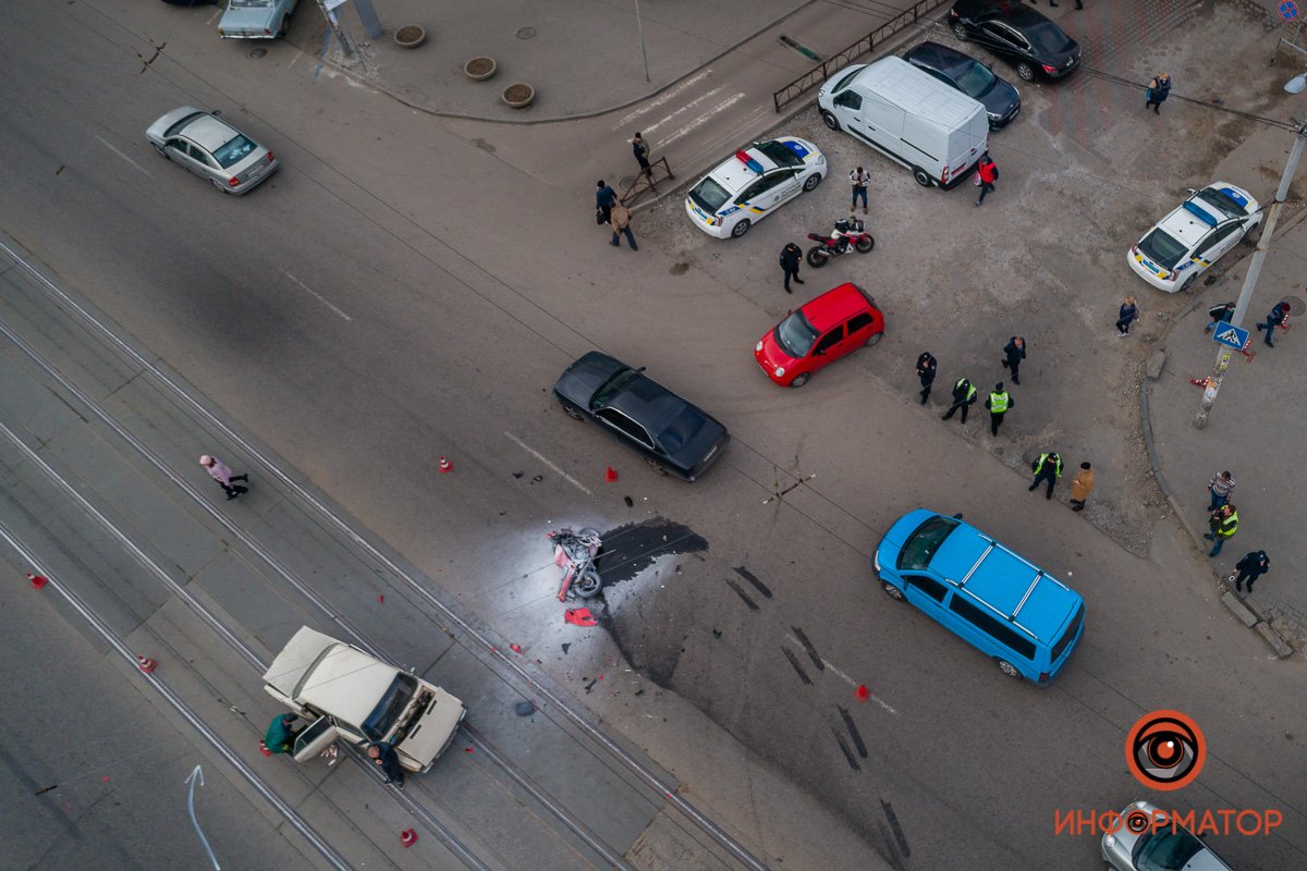 ДТП случилось на трамвайных путях