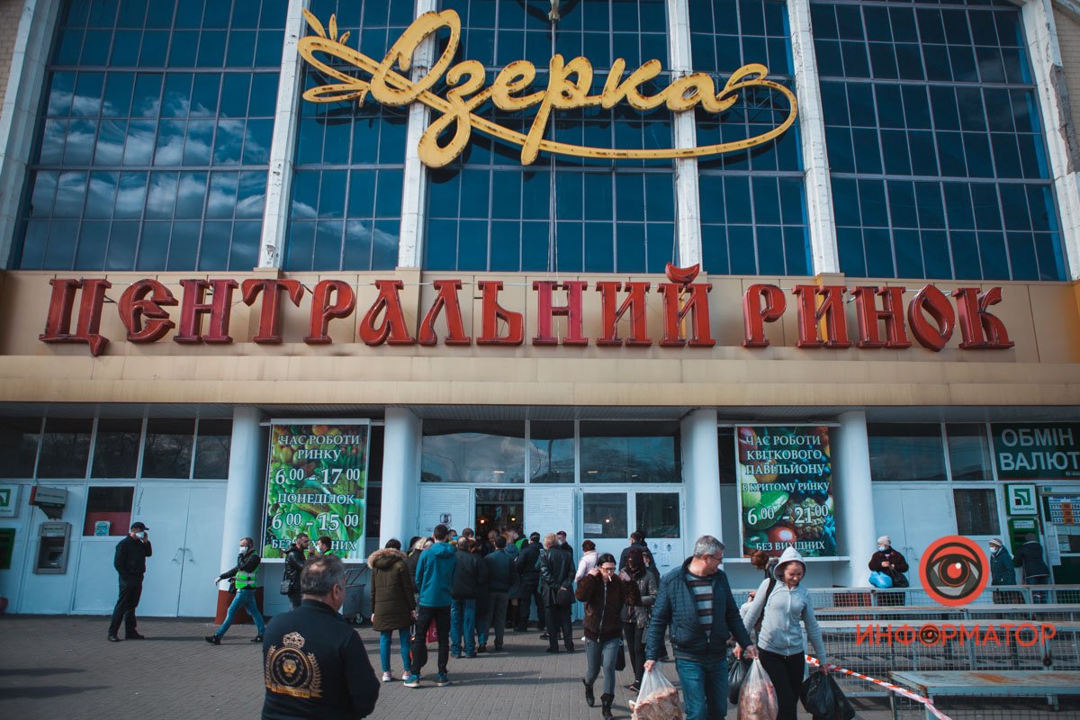 Некоторые все еще наедятся пробраться внутрь Некоторые все еще наедятся пробраться внутрь