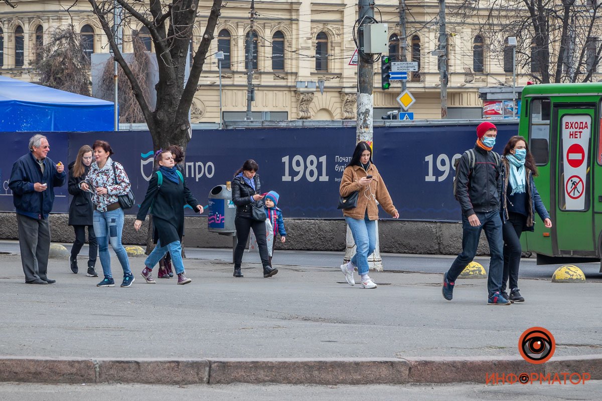 Многие ходят в масках