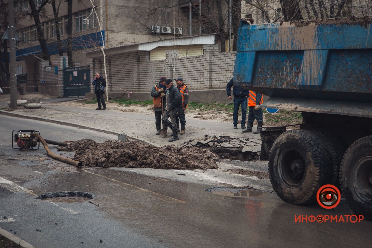 Откачивают воду