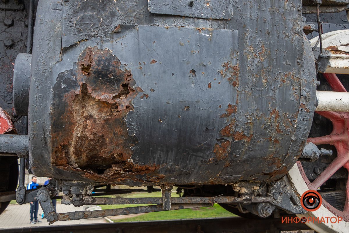 Памятник слегка истрепался  Памятник слегка истрепался