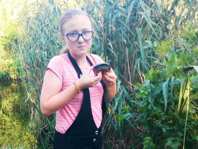  Уже год девочка лежит в больнице
