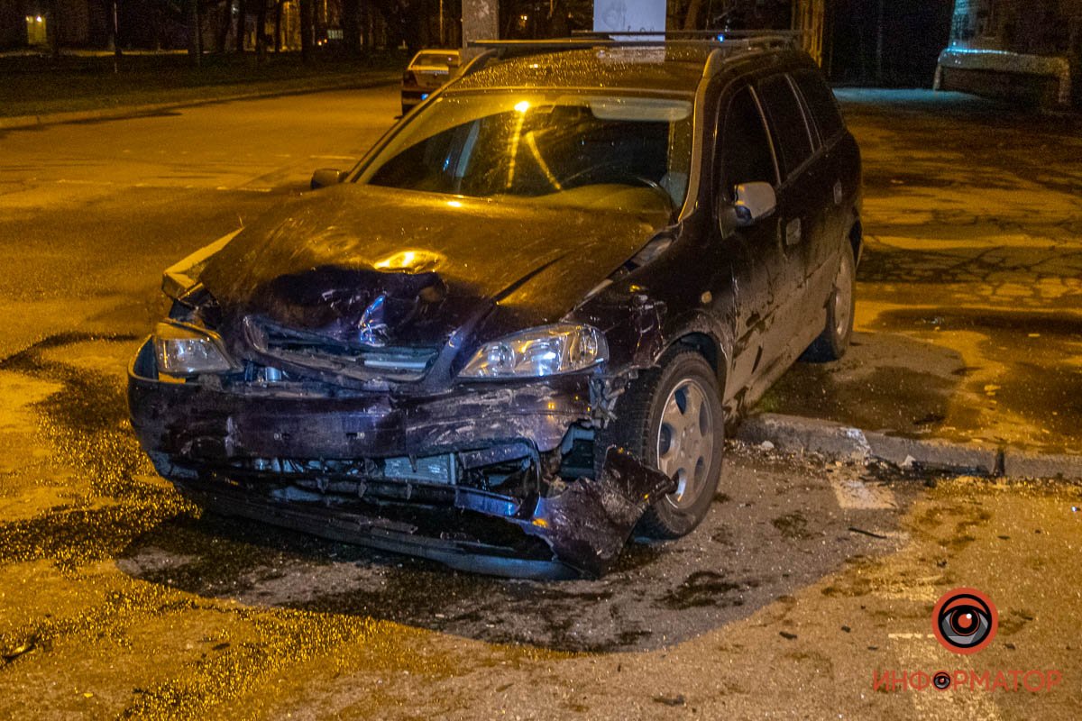 Opel ехал по улице Савченко