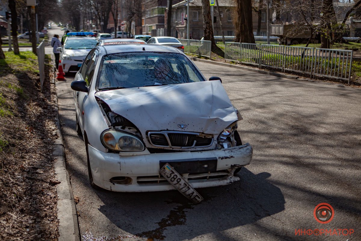 Daewoo двигался по Антоновича навстречу Dacia Daewoo двигался по Антоновича навстречу Dacia